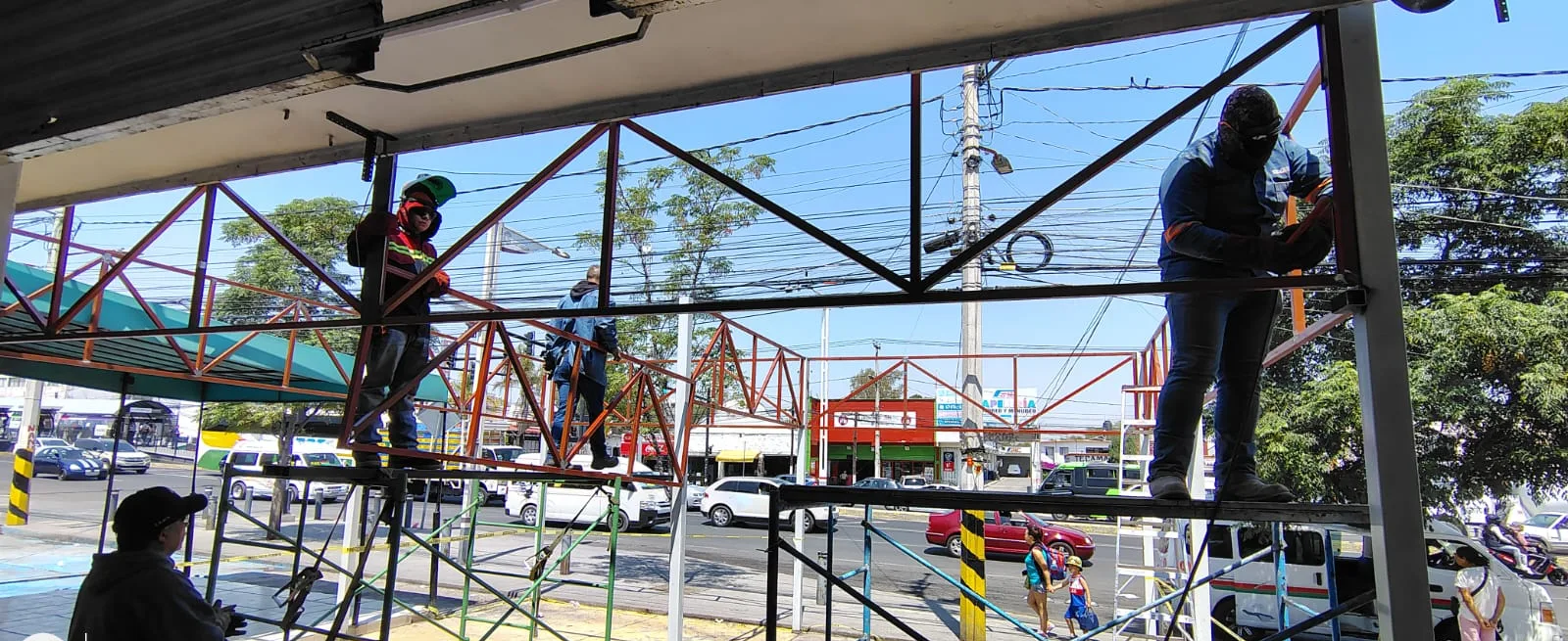 Fabricación de toldo metálico